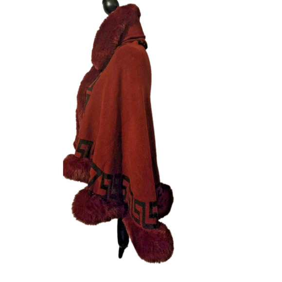 Womens Greek Key Ruana Shawl Faux Fur Trim OS Red/Black Greek Key Acrylic - Picture 3 of 8
